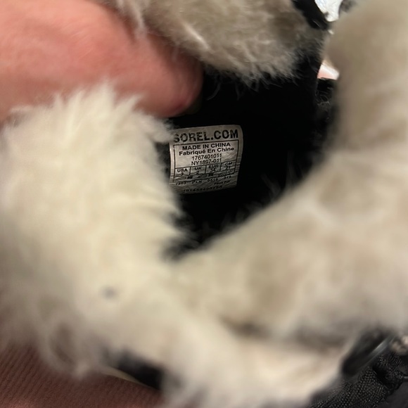 Sorel Kids Whitney Winter Boots Size 3 - Picture 2 of 5